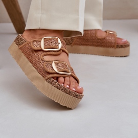 Zapatillas con trenza y hebillas en la plataforma de camello masiva beige 2