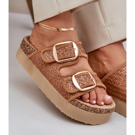Zapatillas con trenza y hebillas en la plataforma de camello masiva beige 7