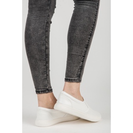 Slipons calados blanco 1