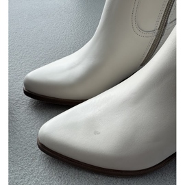 Botas de cuero frente a la rodilla en el poste blanco Zazoo 3675 8