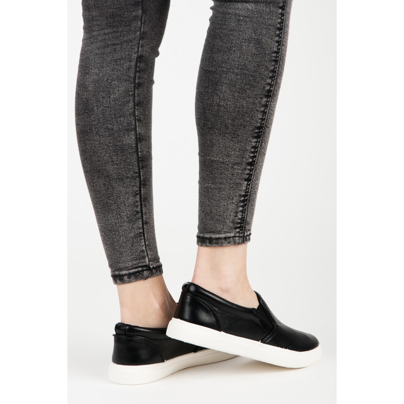 Slipons calados negro 1