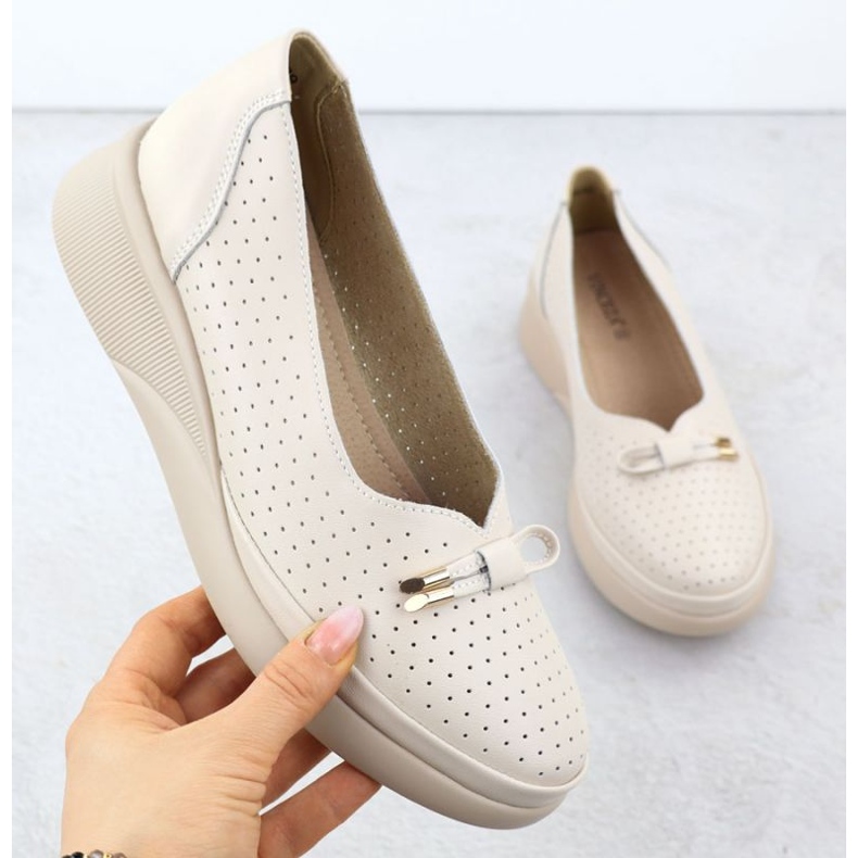 Zapatos en la plataforma de trabajo abierta de Vinceza 7896 beige 1