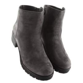 Botas de mujer grises con tacones anchos. 7