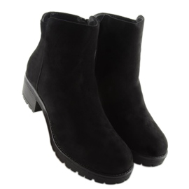Botas de mujer negras con tacones anchos. negro 7