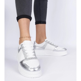 Zapatillas de deporte para mujeres plateadas en una suela gruesa plata 1
