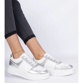 Zapatillas de deporte para mujeres plateadas en una suela gruesa plata 2