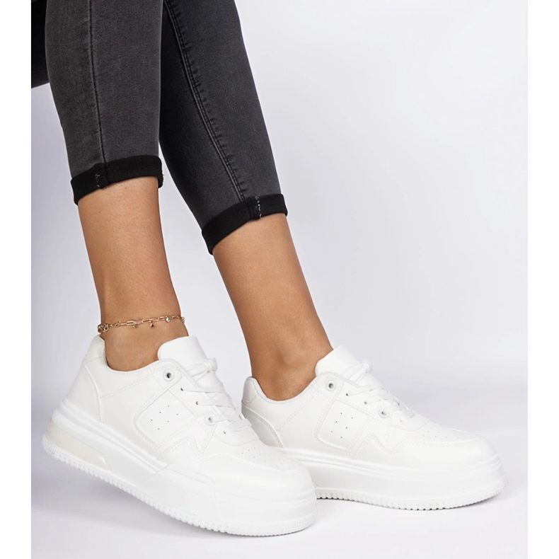 Zapatillas blancas de mujer con suela gruesa. blanco 1