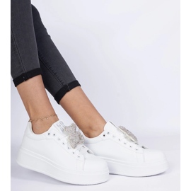 Zapatillas de deporte de mujeres blancas decoradas con un oso de peluche en diamantes de imitación blanco 3