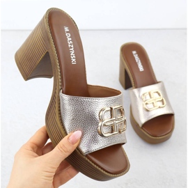 Zapatillas para mujeres en el puesto y plataforma Złote M. Daszyński MR24146-3 dorado 1
