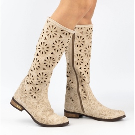 Olivier Botas de mujer caladas beige claro 2