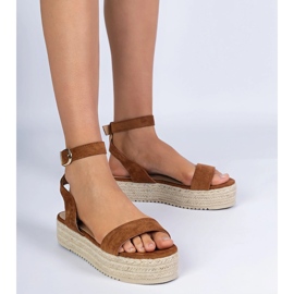 Sandalias de alpargatas marrones en la plataforma marrón 1