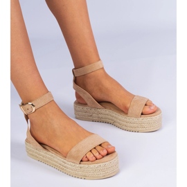 Beige sandals evadrilles en la plataforma 1