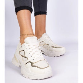 Zapatillas beige para mujeres decoradas con brillo 3