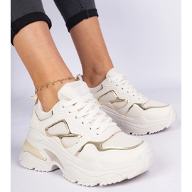 Zapatillas beige para mujeres decoradas con brillo 1