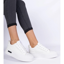 Zapatillas de deporte de material de mujeres blancas en la plataforma blanco 2 Zapatillas de deporte de material de mujeres blancas en la plataforma blanco 2