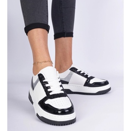 Zapatillas de mujer negras con suela gruesa. negro 1