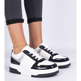 Zapatillas de mujer negras con suela gruesa. negro 2