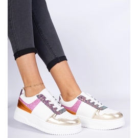 Zapatillas de zapatillas multicolores en una suela gruesa 2