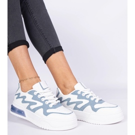 Zapatillas de deporte para mujeres azules con un accesorio de mezclilla blanco 1