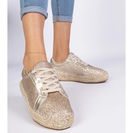 Apartrilles de mujeres doradas decoradas con brillo dorado 1