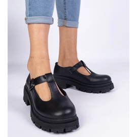 Zapatos negros en la plataforma ecológica 1