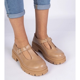 Zapatos marrones en la plataforma ecológica marrón 2 Zapatos marrones en la plataforma ecológica marrón 2