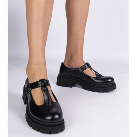 Zapatos negros en la plataforma ecológica 1