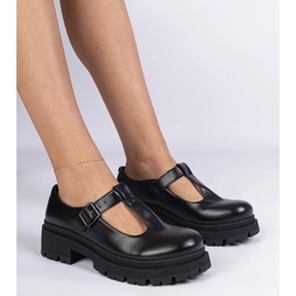 Zapatos negros en la plataforma ecológica 2