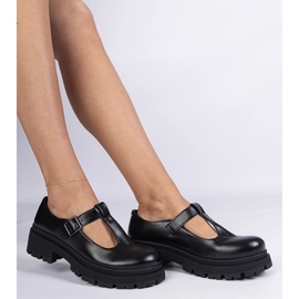 Zapatos negros en la plataforma ecológica 6