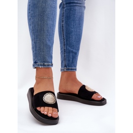 Zapatillas para mujeres con una decoración dorada negra negro 2