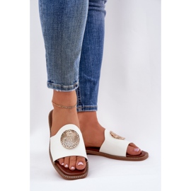 Flip de cuero de cuero ecológico chanclas con una decoración blanca blanco 2
