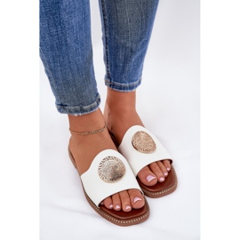 Flip de cuero de cuero ecológico chanclas con una decoración blanca blanco 5