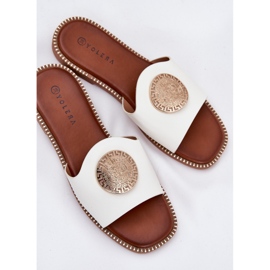 Flip de cuero de cuero ecológico chanclas con una decoración blanca blanco 6