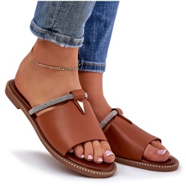 Chanclas de lente de cuero ecológica con una correa decorativa de camello marrón 8