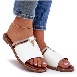 Chanclas de cazón plano de cuero ecológico con una correa decorativa blanca blanco 8