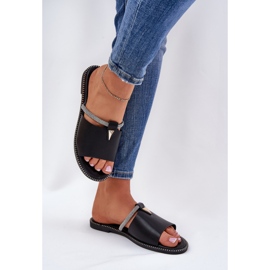 Chanclas de tacón plano de cuero ecológico con una tira decorativa correa negra negro 5