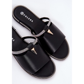 Chanclas de tacón plano de cuero ecológico con una tira decorativa correa negra negro 6