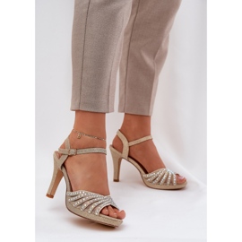 Sandalias en un alfiler con decoración y brillo D&A MR1038-33 Oro dorado 2 Sandalias en un alfiler con decoración y brillo D&A MR1038-33 Oro dorado 2