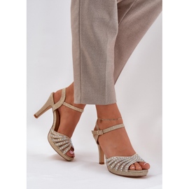 Sandalias en un alfiler con decoración y brillo D&amp;A MR1038-33 Oro dorado 5