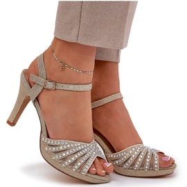 Sandalias en un alfiler con decoración y brillo D&amp;A MR1038-33 Oro dorado 8