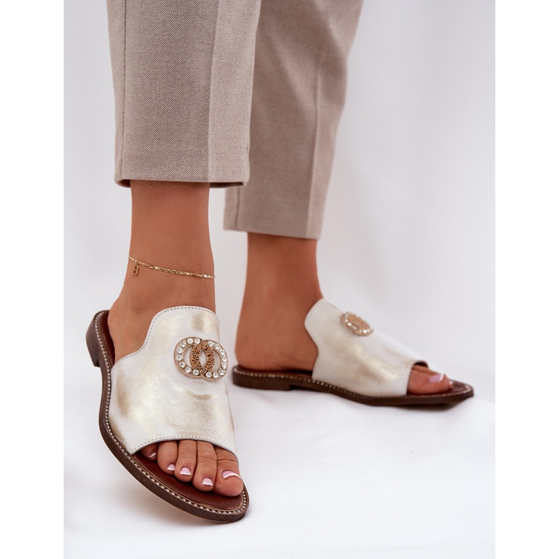 Elegantes chanclas para mujeres de cuero con un Zazoo 3008 Zloty, limpiado dorado 2