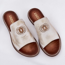 Elegantes chanclas para mujeres de cuero con un Zazoo 3008 Zloty, limpiado dorado 7