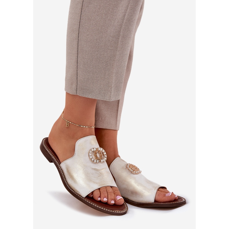 Elegantes chanclas para mujeres de cuero con un Zazoo 3008 Zloty, limpiado dorado 1