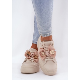 Zapatillas de deporte para mujeres con arco y un broche con un oso de peluche beige 2