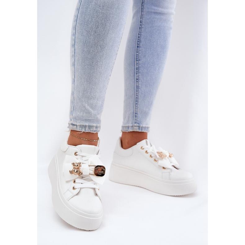 Zapatillas de deporte para mujeres con arco y un broche con un oso de peluche blanco 1 Zapatillas de deporte para mujeres con arco y un broche con un oso de peluche blanco 1