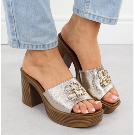 Zapatillas para mujeres en el puesto y plataforma Złote M. Daszyński MR24146-3 dorado 6