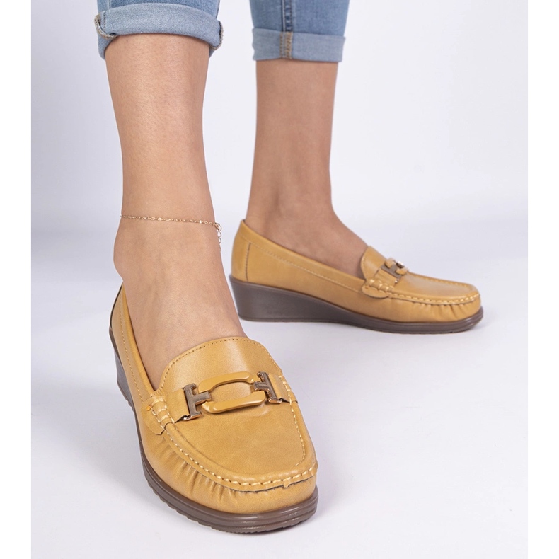 Jółne mocasines para mujeres en cuñas con eco -leather amarillo 1 Jółne mocasines para mujeres en cuñas con eco -leather amarillo 1