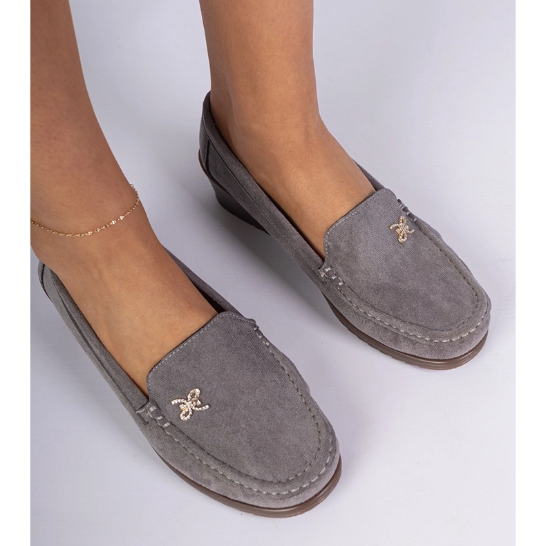Mocasines de mujer gris para una cuña de Ecozamsz 2 Mocasines de mujer gris para una cuña de Ecozamsz 2