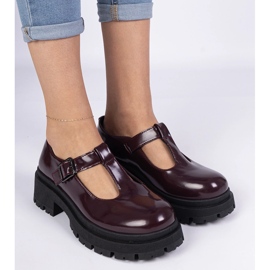 Zapatos burdeos en la plataforma ecológica rojo 2