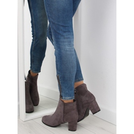 Tacones grises grises clásicos 7